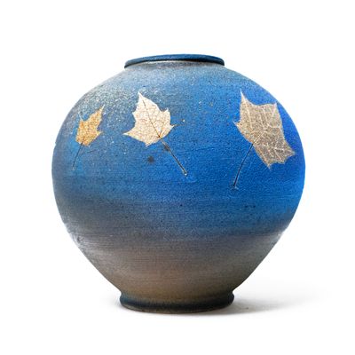 Céramique - Vase de grès engobé à décor de feuilles d'érable - CÉRAMIQUE HELENE RAYMOND