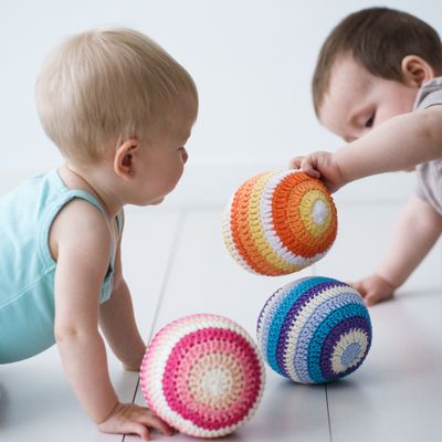 Toys - XXL ball rattle in crochet  - APUNT BARCELONA