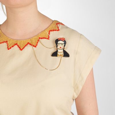 Gifts - Frida Kahlo handmade beaded brooch - HELLEN VAN BERKEL HEARTMADE PRINTS