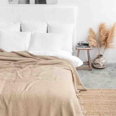 Throw blankets - Waffle linen blanket in Beige - MAGICLINEN