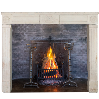 Pièces uniques - Classic Limestone Fireplace. - MAISON LEON VAN DEN BOGAERT ANTIQUE FIREPLACES AND RECLAIMED DECORATIVE ELEMENTS