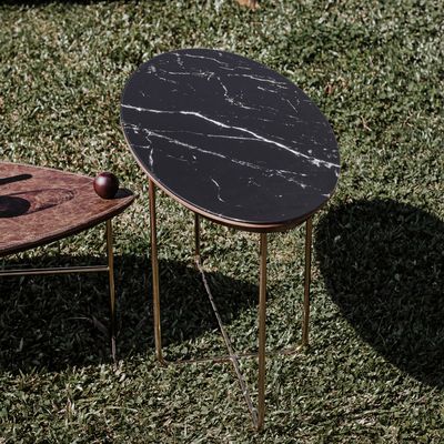 Coffee tables - Table Basse Leaf en Cuir - STUDIO MARTA MANENTE DESIGN