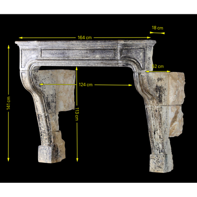 Cheminées - Cheminée Antique En Pierre Calcaire. - MAISON LEON VAN DEN BOGAERT ANTIQUE FIREPLACES AND RECLAIMED DECORATIVE ELEMENTS