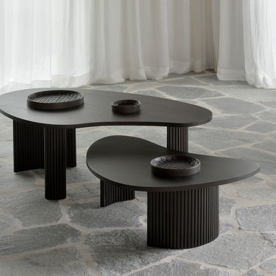 Coffee tables - Table basse Boomerang en acajou marron foncé - ETHNICRAFT
