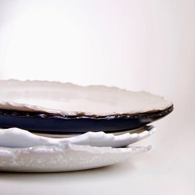 Dessous de plat - SET DE VAISSELLE ARTISANALE EN GRÈS AUX LIGNES IRRÉGULIÈRES - MAISON GALA