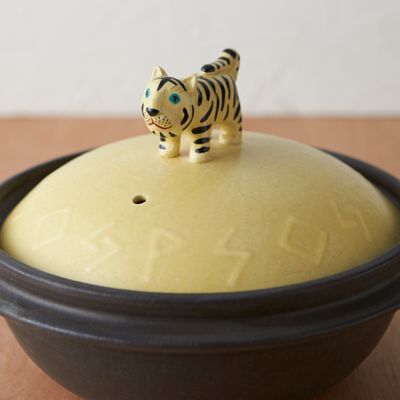 Plats et saladiers - ceramic stew pot with tiger handle - ONENESS
