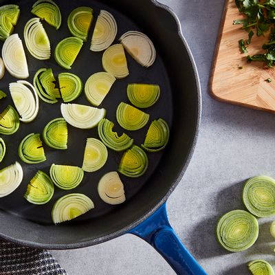 Frying pans - Barbary & Oak Foundry 26cm Round Cast Iron Fry Pan - RKW LTD - BARBARY & OAK