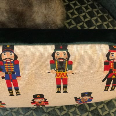 Cushions -    Nutcracker cushion with green or red velvet back - AUTHENTIQUE LIVING