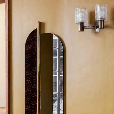 Services - Totem Mirror - RED EDITION