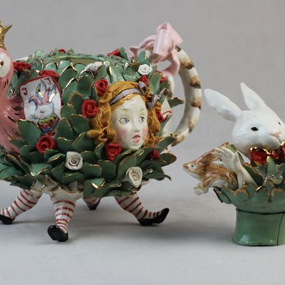 Objets design - THÉIÈRES ARTISTIQUES UNIQUES EN PORCELAINE ALICE AU PAYS DES MERVEILLES - MOSCHE BIANCHE