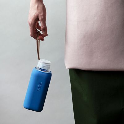 Gifts - REUSABLE GLASS BOTTLE TRUE BLUE (600ml)  SQUIREME. Y1 SUSTAINABLE - SQUIREME.