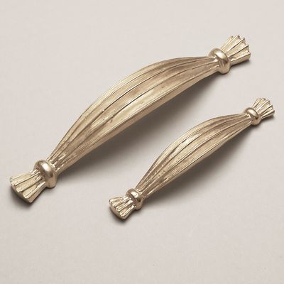 Quincaillerie d'art revêtement - PLEATS Poignée de tirage - OBJET INSOLITE
