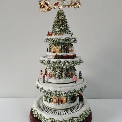 Autres décorations de Noël - Tour sapin de Noël avec 3 scènes mobiles - LE MONDE DE LA BOÎTE À MUSIQUE