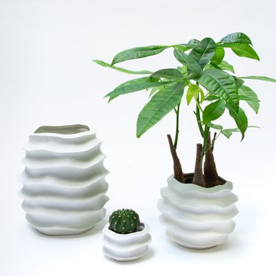 Vases - Vase blanc AYA en biscuit de porcelaine H=14cm, D=17cm. - YLVAYA DESIGN