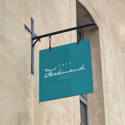 Customizable objects - Enameled signboards on gallows - PLOMEÏS