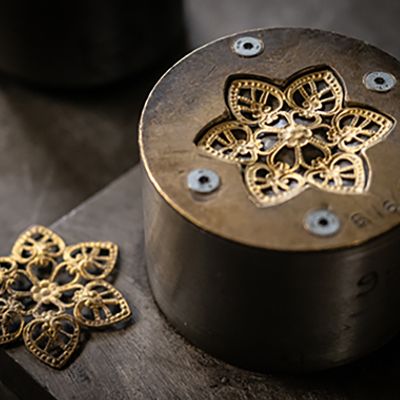 Jewelry -  Customizable filigree, ribbons, galleries, decorative subjects and technical accessories in brass - MENONI