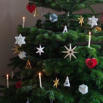 Christmas garlands and baubles - Geometrees Christmas decoration - LIVINGLY