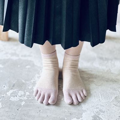 Socks - Chaussettes à 5 doigts à bordure fine en coton biologique (teinture végétale) - YU.ITO  CO. LTD