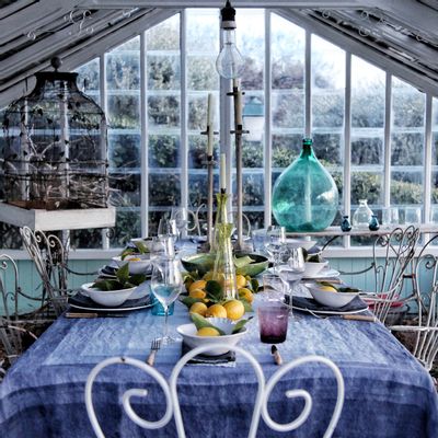 Table cloths - SHADES Linen Tablecloths & Napkins - SUMMERILL AND BISHOP