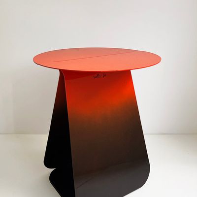 Coffee tables - Round symmetrical table red shaded - MADEMOISELLE JO