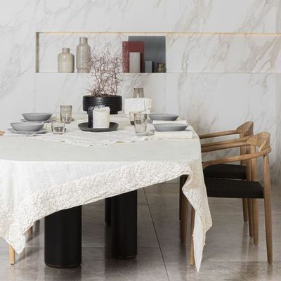 Table linen - Table cloth with “Farnese” lace - DANIELA DALLAVALLE - ARTEPURA