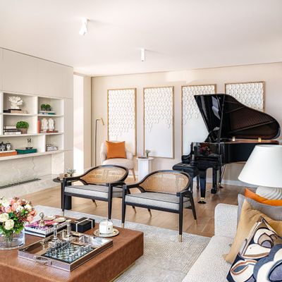 Chaises pour collectivités - Fauteuil Wormley En Bois De Sikomoro Et Pieds En Laiton Poli - DUISTT