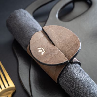 Napkins - Full grain leather briefcase rings - DUTCHDELUXES INTERNATIONAL BV