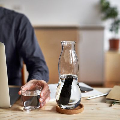 Couverts & ustensiles de cuisine - Carafes & gourdes en verre avec filtre de charbon actif Binchotan - BLACK+BLUM EUROPE