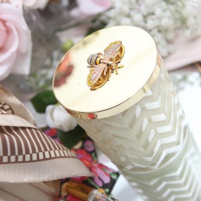Decorative objects - HERRINGBONE CANDLE WITH SCARF BLOND VANILLA - CREAM & GOLDEN BEE LID - CÔTE NOIRE