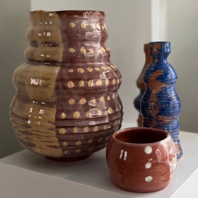 Vases - Vase Tata à pois et rayures ocre Etnic - NOMADIC CLAY DESIGN STUDIO