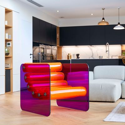 Objets de décoration - MW02| Fauteuil parois en verres violet & assise TPU orange - MW Exclusive - MW DESIGNER FURNITURE