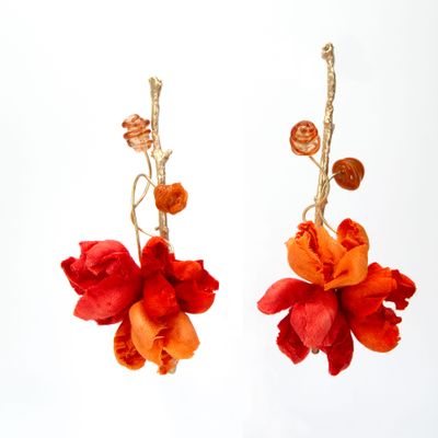 Gifts - Boucles d'oreilles faites à la main avec fleurs en soie et en verre - CHAMA NAVARRO