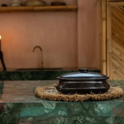 Platter and bowls - The Burned Oval Pot With Pattern - Black - BAZAR BIZAR LIVING