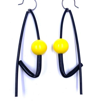 Gifts - Black yellow P earring - SAMUEL CORAUX