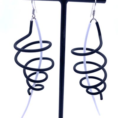 Gifts - black and white Helix earring - SAMUEL CORAUX