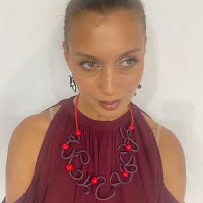 Gifts - Small plum pearl cloud necklace with red pearls - SAMUEL CORAUX
