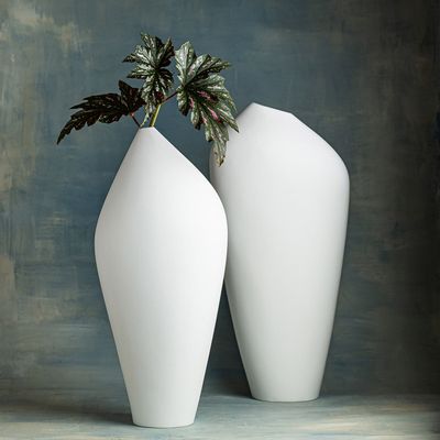 Vases - LINDA porcelain vase, Bone China, white, elegant, modern, handmade - KLATT OBJECTS