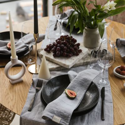 Nappes - Chemin de table en lin gris clair - LINEN SPELLS