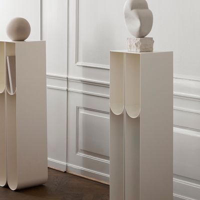 Decorative objects - Curved Pedestal - KRISTINA DAM STUDIO