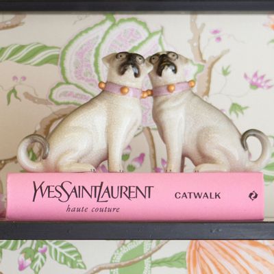 Sculptures, statuettes and miniatures - Pug Dogs with Pink Necklace - G & C INTERIORS A/S