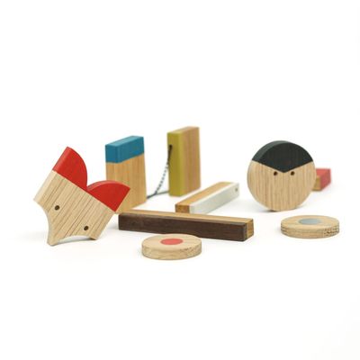 Gifts - Petits - Magnetic brooches, pendants and souvenirs -  impulse gifts - ESNAF TOYS