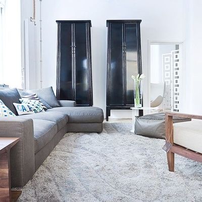Wardrobe - Large lacquered cabinet - PAGODA INTERNATIONAL