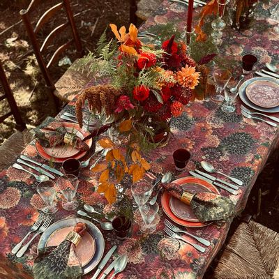 Table linen - DAHLIA Linen Tablecloths & Napkins - SUMMERILL AND BISHOP