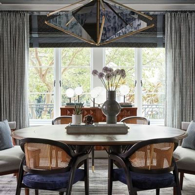 Chaises pour collectivités - Chaise de Salle à Manger Wormley en Bois de Sikomoro Noirci, Canne Naturelle et Détails en Laiton - DUISTT