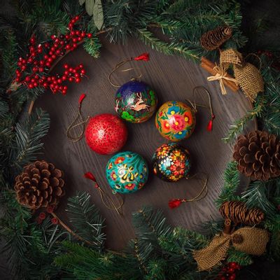 Christmas garlands and baubles - Assorted Stock - HONEST LOVE OUR PLANET