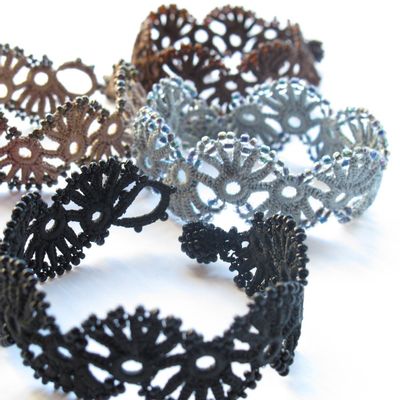 Bracelets - BRACELET TEXTILE EN DENTELLE "YELIN" - NOIR CARBONE - KARAWAN AUTHENTIC