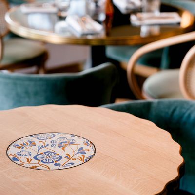 Dining Tables - Table de bistrot en chêne massif - Ligne Vendôme •  ARDAMEZ - ARDAMEZ