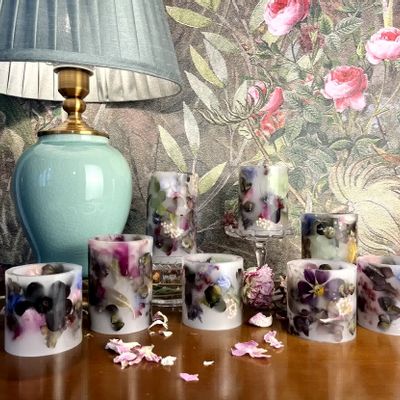 Floral decoration - Dark, Special Flower Mix Collection Soywax Candle with Blackberry and Laurel (S, M, L) - BOTANNI