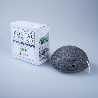 Cosmétiques - EPONGE DE KONJAC BIOLOGIQUE - AU CHARBON DE BAMBOU - EN BOÎTE - KARAWAN AUTHENTIC