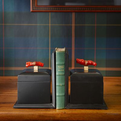 Objets de décoration - Serre-livres avec boîte et poignées en corail rouge - G & C INTERIORS A/S